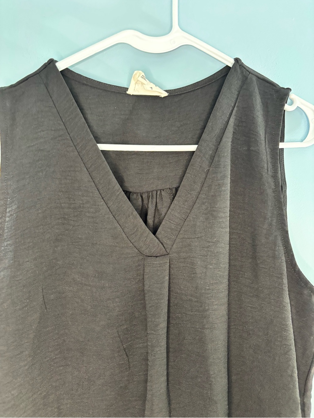 Andree By Unit Top Sleeveless Black Deep V-Neck Tank Top Size Medium - Picture 4 of 5